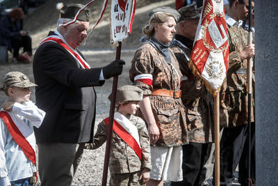 Uroczystości przy pomniku Ofiar Ludobójstwa dokonanego przez ukraińskich nacjonalistów na obywatelach II RP oraz przy pomniku 27. Wołyńskiej Dywizji Piechoty AK przy Skwerze Wołyńskim. Fot. Sławek Kasper (IPN)