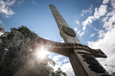 Uroczystości przy pomniku Ofiar Ludobójstwa dokonanego przez ukraińskich nacjonalistów na obywatelach II RP oraz przy pomniku 27. Wołyńskiej Dywizji Piechoty AK przy Skwerze Wołyńskim. Fot. Sławek Kasper (IPN)