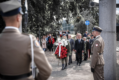 Uroczystości przy pomniku Ofiar Ludobójstwa dokonanego przez ukraińskich nacjonalistów na obywatelach II RP oraz przy pomniku 27. Wołyńskiej Dywizji Piechoty AK przy Skwerze Wołyńskim. Fot. Sławek Kasper (IPN)