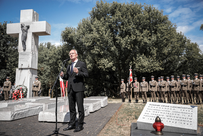 Uroczystości przy pomniku Ofiar Ludobójstwa dokonanego przez ukraińskich nacjonalistów na obywatelach II RP oraz przy pomniku 27. Wołyńskiej Dywizji Piechoty AK przy Skwerze Wołyńskim. Fot. Sławek Kasper (IPN)