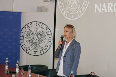 Dr Barbara Stanisławczyk-Żyła podczas otwarcia seminarium z historii Polski XX wieku dla nauczycieli i edukatorów „Poland in the Heart of European History” – Warszawa, 15 lipca 2019