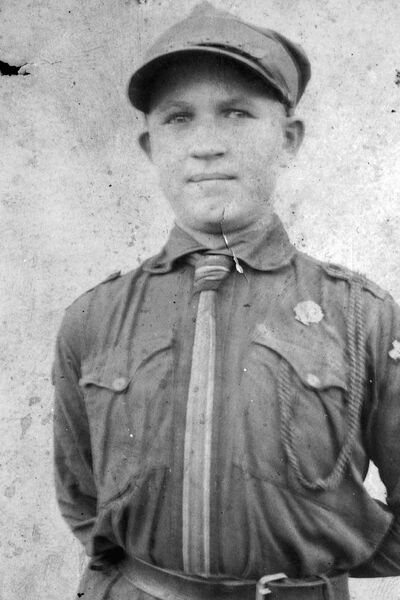 Kazimierz Sabbat po przyrzeczeniu harcerskim, Mielec, 1926 r. (Ze zbiorów rodziny Sabbatów)