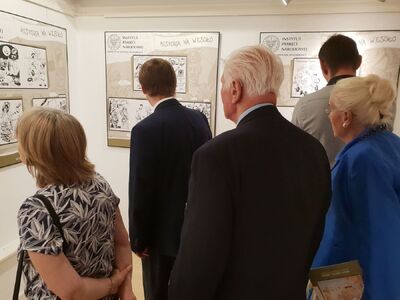 Otwarcie wystawy IPN „Dzieje 2 Korpusu… inaczej! Karykatury autorstwa Mieczysława Kuczyńskiego” w galerii POSK w Londynie – 21 lipca 2019. Fot. Sławek Kasper (IPN)