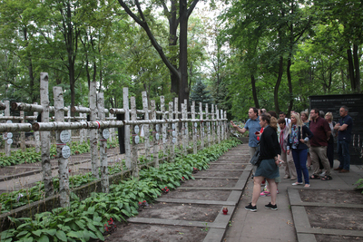 Spacer po Cmentarzu Wojskowym na Powązkach w Warszawie – 23 lipca 2019. Fot. Piotr Życieński (IPN)