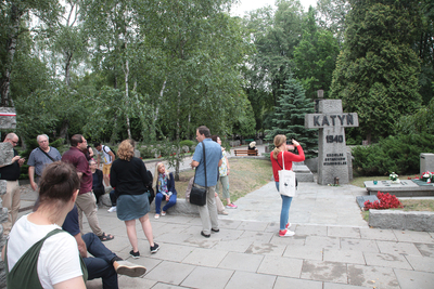 Spacer po Cmentarzu Wojskowym na Powązkach w Warszawie – 23 lipca 2019. Fot. Piotr Życieński (IPN)