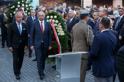 Składanie kwiatów pod Pomnikiem Powstania Warszawskiego przez zastępców prezesa IPN dr Mateusza Szpytmę i prof. Krzysztofa Szwagrzyka – Warszawa, 31 lipca 2019. Fot Sławek Kasper (IPN).