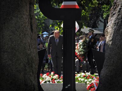 Obchody 75. rocznicy wybuchu Powstania Warszawskiego przed pomnikiem „Mokotów Walczący – 1944” w Parku im. Gen. Gustawa Orlicz-Dreszera – Warszawa, 1 sierpnia 2019. Fot. Mateusz Niegowski (IPN)