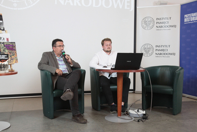 Dr Tomasz Łabuszewski i Andrzej Kryński. Fot. Piotr Życieński (IPN)