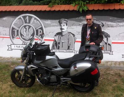 Dr Jerzy KIrszak – edukator historyczny na rajdach „Śladami gąsienic Pierwszej Dywizji Pancernej gen. Maczka”