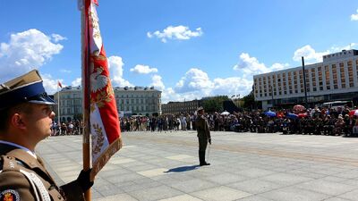 Uroczystość przy Grobie Nieznanego Żołnierza. Fot. Marcin Jurkiewicz (IPN)