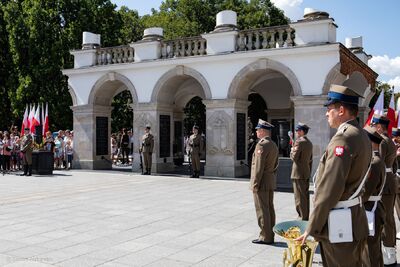 Uroczystość przy Grobie Nieznanego Żołnierza. Fot. Marcin Jurkiewicz (IPN)