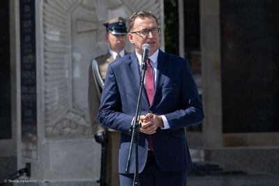 Uroczystość przy Grobie Nieznanego Żołnierza. Fot. Marcin Jurkiewicz (IPN)