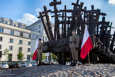 Uroczystość ku czci ofiar „operacji polskiej” NKWD – 11 sierpnia 2019. Fot. Marcin Jurkiewicz (IPN)