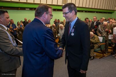 Medal Pro Bono Poloniae odbiera dr Rafał Sierchuła – 11 sierpnia 2019. Fot. Marcin Jurkiewicz (IPN)