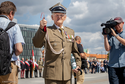 Mjr Stanisław Turski - Uroczystość przy Grobie Nieznanego Żołnierza. Fot. Marcin Jurkiewicz (IPN)