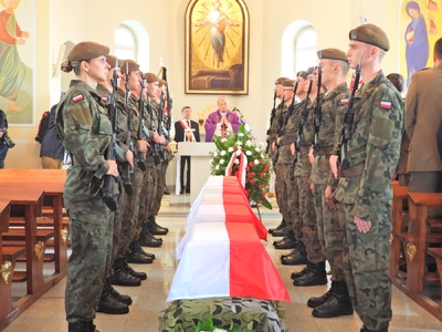 Pogrzeb żołnierzy Wojska Polskiego poległych w sierpniu 1920 r. w Mątwicy – Łomża, 14 sierpnia 2019 fot. Mateusz Niegowski