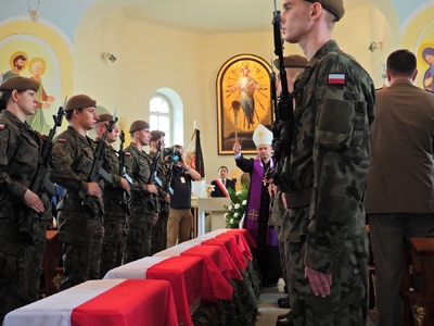 Pogrzeb żołnierzy Wojska Polskiego poległych w sierpniu 1920 r. w Mątwicy – Łomża, 14 sierpnia 2019 fot. Mateusz Niegowski