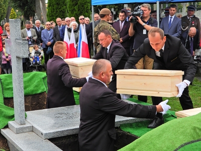 Pogrzeb żołnierzy Wojska Polskiego poległych w sierpniu 1920 r. w Mątwicy – Łomża, 14 sierpnia 2019 fot. Mateusz Niegowski