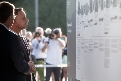Prezydent RP Andrzej Duda zwiedził wystawę IPN „Ściany totalitaryzmów. Polska 1939–1945” – Warszawa, 23 sierpnia 2019. Fot. Sławek Kasper (IPN)