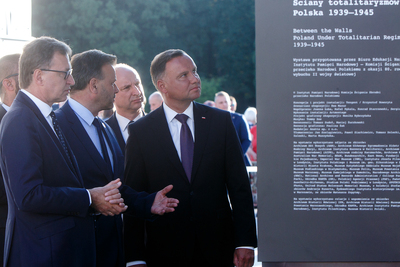 Prezydent RP Andrzej Duda zwiedził wystawę IPN „Ściany totalitaryzmów. Polska 1939–1945” – Warszawa, 23 sierpnia 2019. Fot. Sławek Kasper (IPN)