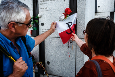 Dziennikarze z Uzbekistanu na Powązkach Wojskowych – 28 sierpnia 2019. Fot. Sławek Kasper (IPN)