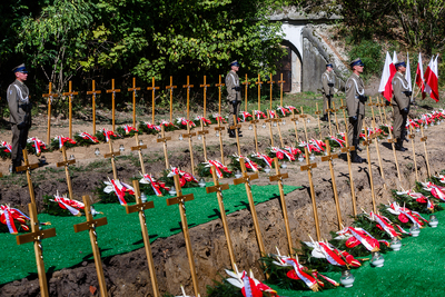 Pogrzeb ofiar niemieckiego terroru na terenie Fortu III – Pomiechówek, 5 września 2019. Fot. Sławek Kasper (IPN)