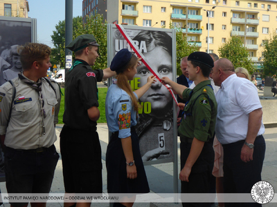 Wystawa „Ukradzione dzieciństwo” przed Dworcem Głównym PKP we Wrocławiu – 30 sierpnia – 7 października 2019
