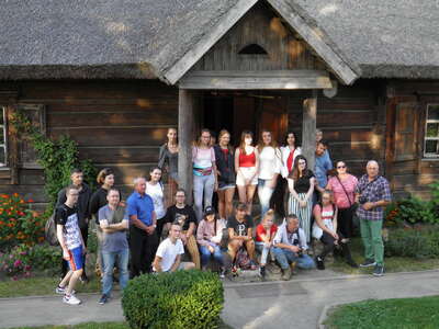 Z wizytą w mickiewiczowskim Zaosiu. Fot. IPN