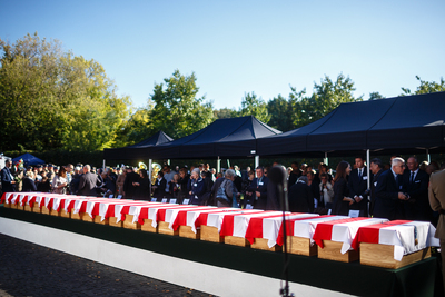 Uroczystości pogrzebowe ofiar zbrodni komunistycznych odnalezionych na „Łączce” – Powązki Wojskowe, 22 września 2019. Fot. Sławek Kasper (IPN)