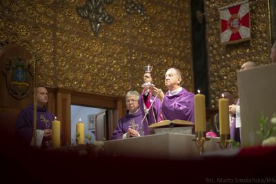 Uroczystości pogrzebowe ofiar zbrodni komunistycznych odnalezionych na „Łączce” – Katedra Polowa WP w Warszawie, 22 września 2019. Fot. Marta Smolańska (BPiI IPN)