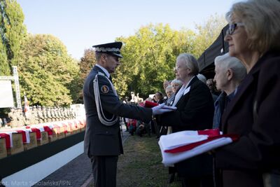 Uroczystości pogrzebowe ofiar zbrodni komunistycznych odnalezionych na „Łączce” – Powązki Wojskowe, 22 września 2019. Fot. Marta Smolańska (BPiI IPN)