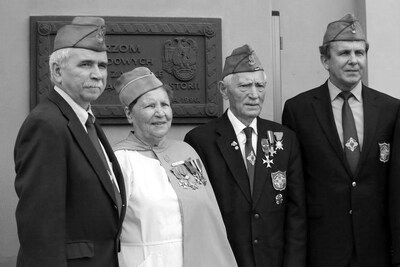 Drugi od prawej Wincenty Knapczyk, komendant Stowarzyszenia Weteranów Armii Polskiej w Ameryce