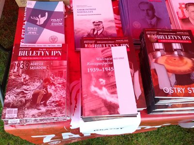 Stoisko IPN na placu Grunwaldzkim w Gdyni