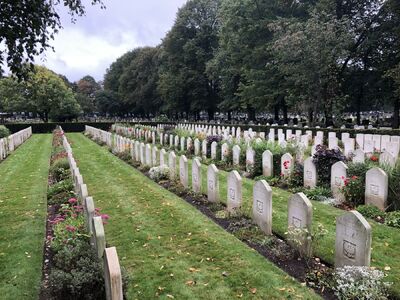 Wiceprezes IPN Jan Baster oddał hołd polskim bohaterom spoczywającym na cmentarzu w Newark pod Londynem – 29 września 2019