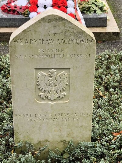 Wiceprezes IPN Jan Baster oddał hołd polskim bohaterom spoczywającym na cmentarzu w Newark pod Londynem – 29 września 2019