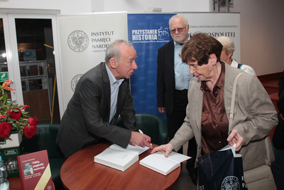 Rozmowa o biografii mówionej prof. Andrzeja Paczkowskiego oraz jego dzienniku czasu wojennego – Warszawa, 1 października 2019. Fot. Piotr Życieński (IPN)