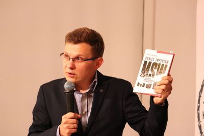 Spotkanie wokół książki Tomasza Kozłowskiego „Koniec imperium MSW. Transformacja organów bezpieczeństwa państwa 1989–1990” poprowadził Paweł Sztama (IPN). Fot. Aleksandra Wierzchowska (IPN)