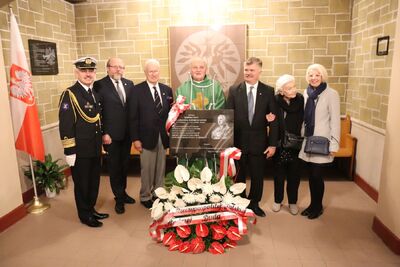 Odsłonięcie tablicy pamiątkowej poświęconej gen. Kazimierzowi Sosnkowskiemu w kościele pod wezwaniem Matki Boskiej Częstochowskiej w Montrealu – 6 października 2019. Fot. BUWiM IPN