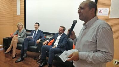 Katarzyna Ratajczak-Sowa (IPN), wicekonsul Ambasady RP w Rzymie Kamil Warawąsowski, dr Arkadiusz Kazański z gdańskiego IPN oraz prezes Apulijskiego Stowarzyszenia włosko-polskiego Antonio Mercurio