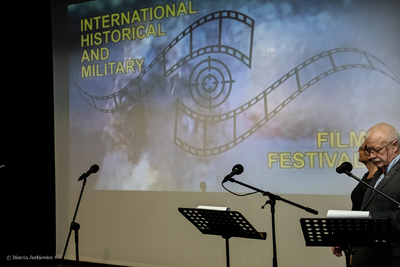 Nagroda specjalna dla filmu „Listy śmierci. Akcja Inteligencja” Hanny Etemadi – 21 października 2019. Fot. Marcin Jurkiewicz (IPN)