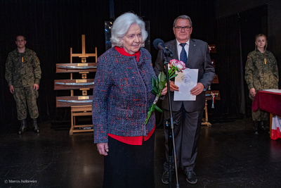 Nagroda specjalna dla filmu „Listy śmierci. Akcja Inteligencja” Hanny Etemadi – 21 października 2019. Fot. Marcin Jurkiewicz (IPN)