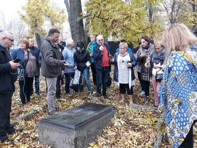 Przy grobie poety Stanisława Trembeckiego – Tulczyn, 22 października 2019. Fot. Mateusz Marek (IPN)