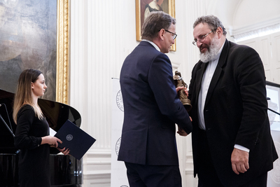 Ks. Witold Józef Kowalów, redaktor naczelny pisma „Wołanie z Wołynia” i prezes IPN Jarosław Szarek – Warszawa, 22 października 2019. Fot. Sławek Kasper (IPN)