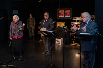 Nagroda specjalna dla filmu „Listy śmierci. Akcja Inteligencja” Hanny Etemadi – 21 października 2019. Fot. Marcin Jurkiewicz (IPN)