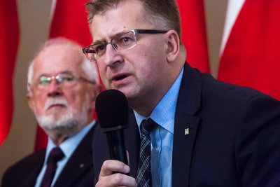 Od lewej: prof. Karol Olejnik i prof. Mariusz Wołos podczas dwunastej belwederskiej debaty historyków – 24 października 2019. Fot. Sławek Kasper (IPN)