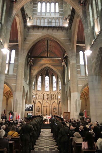 Uroczystości poprzedziła Msza św. w kościele św.Wawrzyńca, gdzie modlili się żołnierze 1. Dyw.Pancernej po oswobodzeniu miasta – 27 października 2019. Fot. BUWiM IPN