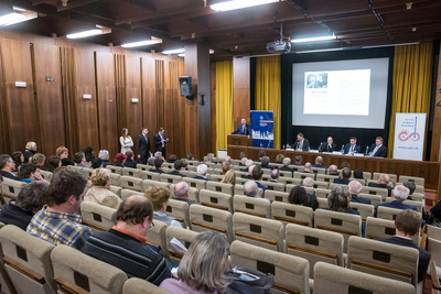 Wystąpienie Mateusza Szpytmy podczas seminarium naukowego poświęconego współpracy katolików polskich i słowackich w okresie komunizmu – Bratysława, 29 października 2019. Fot. Sławek Kasper (IPN)