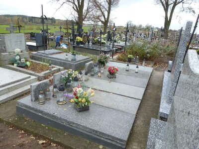 Grób zamordowanych przez Niemców mieszkańców wsi Zubki Małe – przed remontem