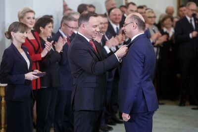 Mateusz Szpytma, zastępca prezesa IPN uhonorowany Medalem Stulecia Odzyskanej Niepodległości – Warszawa, 11 listopada 2019. Fot. Sławek Kasper (IPN)