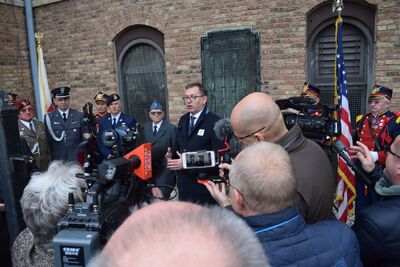 W kościele św. Stanisława Kostki w Chicago przedstawiciele IPN złożyli wieniec pod tablicą 842 ochotników, którzy wyruszyli z tego miasta do Błękitnej Armii – 10 listopada 2019